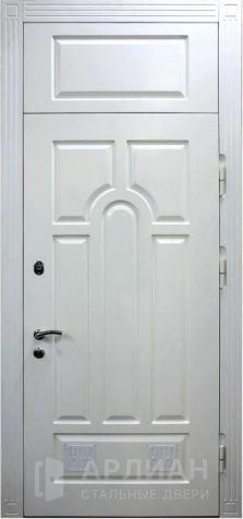 Фото «Дверь белого цвета с фрамугой в квартиру №21»